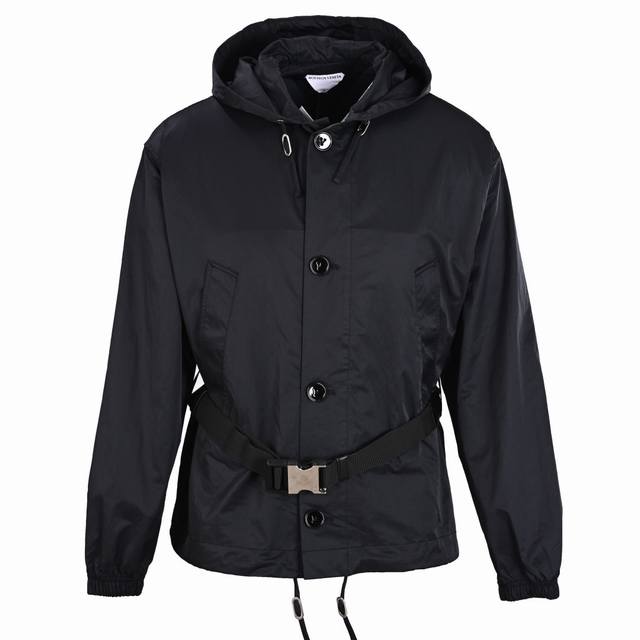 Bottega Veneta葆蝶家bv 可拆卸腰包连帽夹克外套原版购入19500 于上海国金专柜，面料细腻透气，属于春秋薄款夹克，定制的bv三孔纽扣，区别于常规