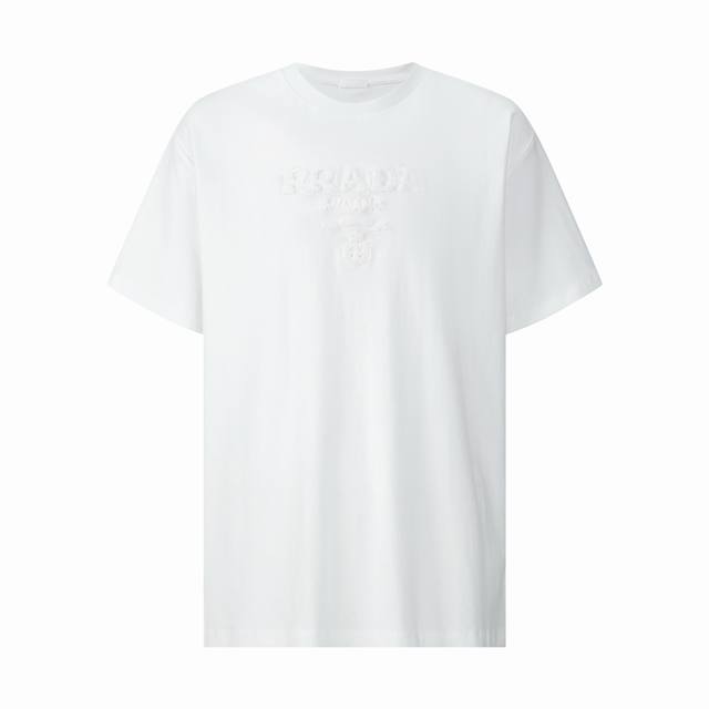 现货 prada毛巾刺绣标识短袖size S M L Xl面料采用16支麻绵单面，原版定染定织。螺纹搭配1*1索罗娜。刺绣创业毛巾刺绣工艺，以品牌经典刺绣标识为