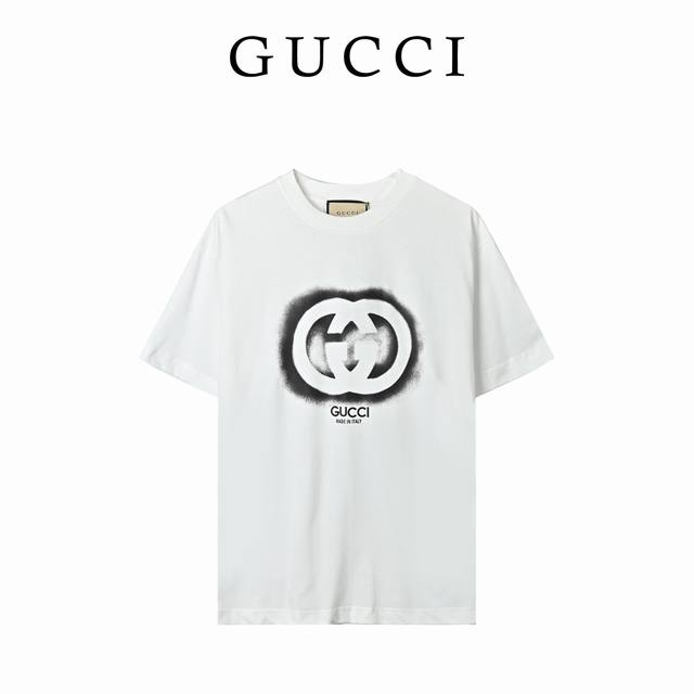 Gucco Double G Logo Print Short-Sleeve T-Shirt. This Gucci early spring collecti