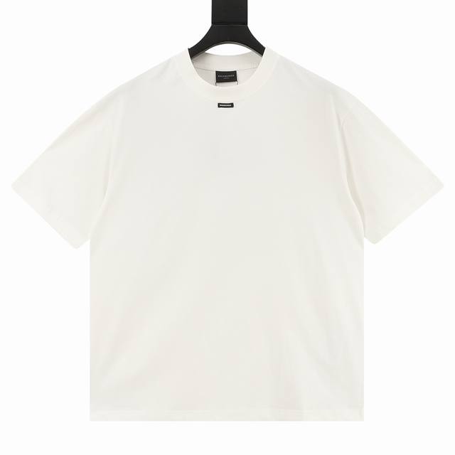 Balenciaga巴黎世家blcg 领口简约小标短袖t恤 胸前小logo低调有辨识度，常规版型超百搭，轻松驾驭各种风格。无论日常通勤还是休闲出街，都能轻松ho