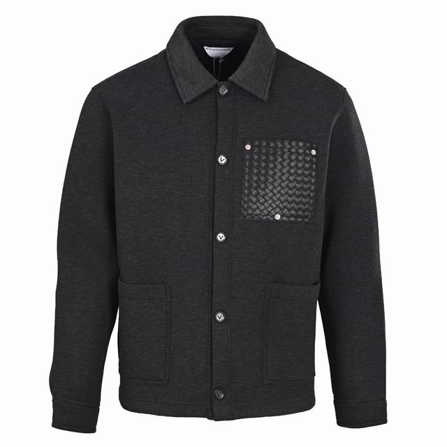 Bottega Veneta葆蝶家bv 太空棉编织皮口袋外套原版18500购入，原版布料为德国进口，含羊毛科技空气层面料，上身舒适，透气。含羊毛科技空气层面料，