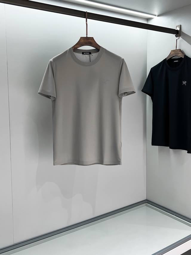 Arc'Ter classic dynamic cool-skin quick-drying mesh crew neck t-shirt with a glo