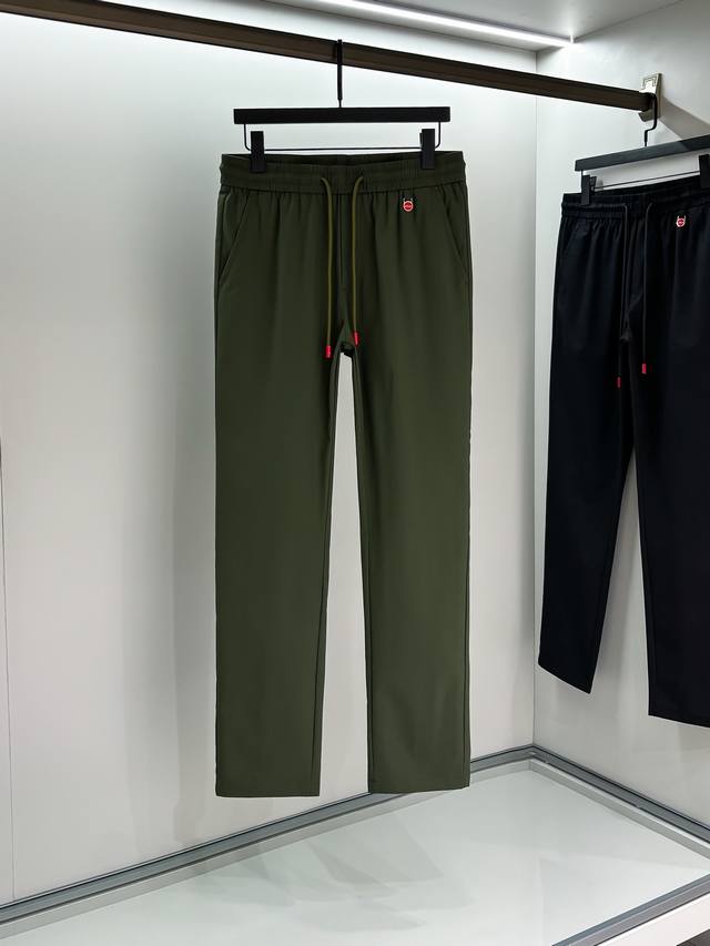 码数：M- L Kiton# 2026春夏休闲裤子美学的焕新诠释,演绎浓郁的格调型时尚风范,细节感和设计感强悍.经典品牌标识做为色彩搭配,演绎经典的品牌时尚,为
