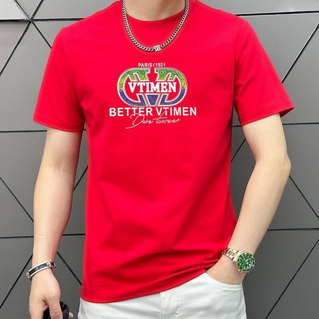 华伦天奴 2026最新男士高端好货，胸前字母徽标印花图案增添活力感！最经典一目了然的干净与纯粹的结合.必入款推荐！选用190克双股丝光面料制成 纹理清晰，尽显高