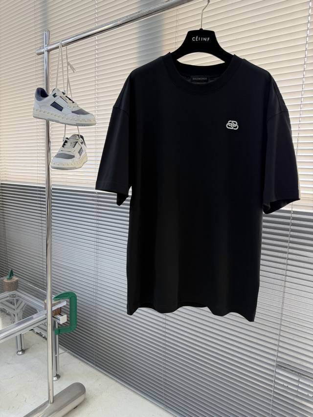 Balenciag 2026春夏新款短袖t恤定制纯棉字母logo贴布印花颜色：黑色 白色 码数：M L Xl Xxl