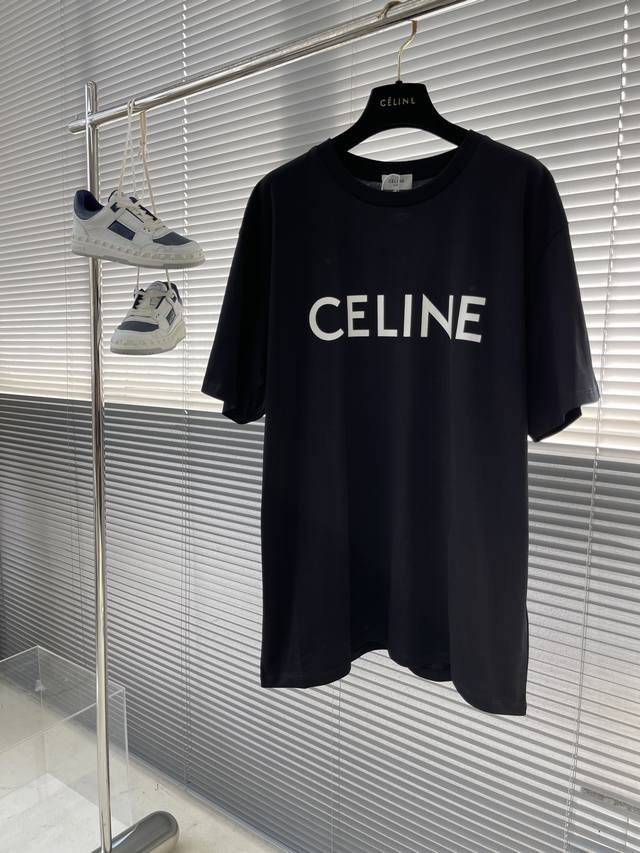 Celin 经典logo印花短袖采用170克50支双股 手感柔软 舒适亲肤 简单到极致就是时髦 最简单的经典白色t恤 最能打动人心采用弹力胶浆印花 效果工整整洁