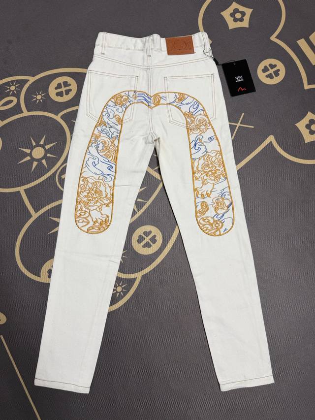 S04 Top-tier Evisu God of Fortune Unisex Embroidered Jeans. Heavy-duty embroider S04 Top-tier Evisu God of Fortune Unisex Embroidered Jeans. Heavy-duty embroider