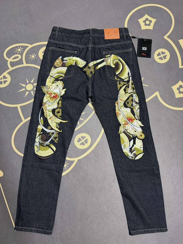 S25 Evisu Koi Embroidered Jeans, American Straight Leg Jeans. Visu's slim-fit je S25 Evisu Koi Embroidered Jeans, American Straight Leg Jeans. Visu's slim-fit je