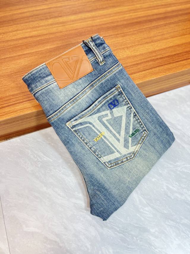 华伦天奴 2026春夏新品 三标齐全 牛仔裤 好货不用过多介绍 看细节 专柜码数：29-38 175 140上身32码