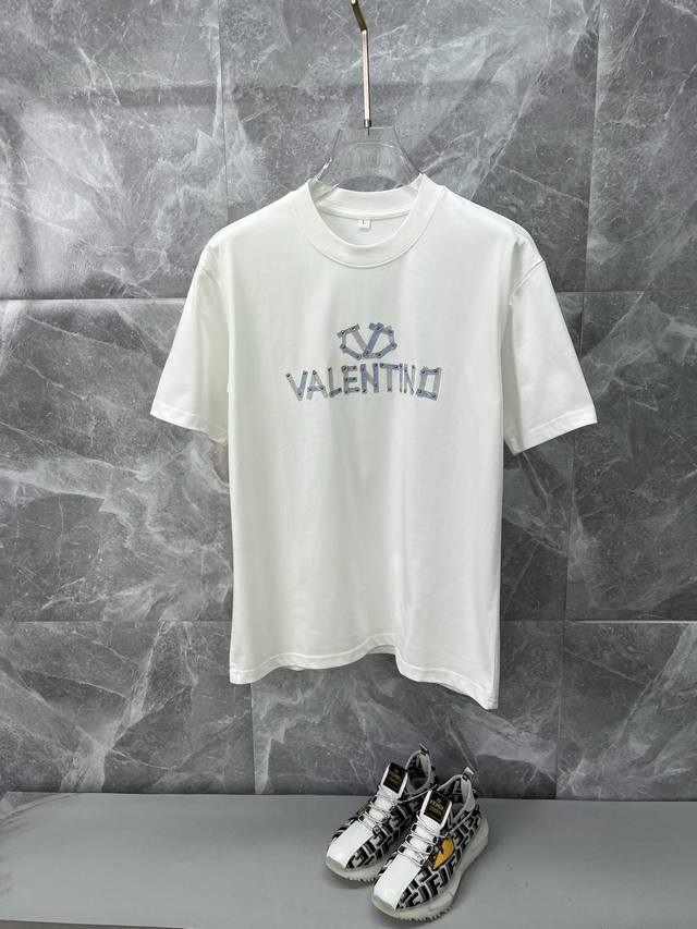 Valentino华伦天奴 2026Ss春夏高品质纯棉短袖t恤，顶级原单品质，当下最新工艺要求，顶级订单要求车线做工，超级好搭配，顶级定制，搭配整件细节 ，品质