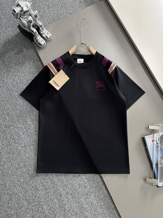 Burberry 巴宝莉 Bbr 2026新款 经典格纹拼接 高密度刺绣战马logo 男女同款 短袖t恤 定制260克100％双纱纯棉面料 重工拼接工艺 定染3