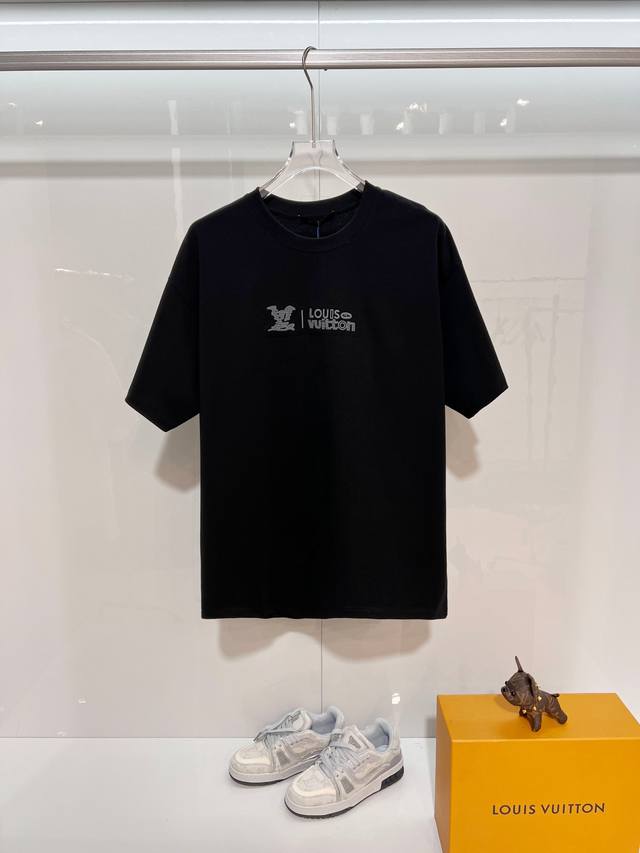 Louis Vuitton 路易威登 Lv 驴家 2026新款 多种刺绣工艺刺绣字母logo 男女同款 短袖t恤 定制320克重100％双纱纯棉面料 定染32支