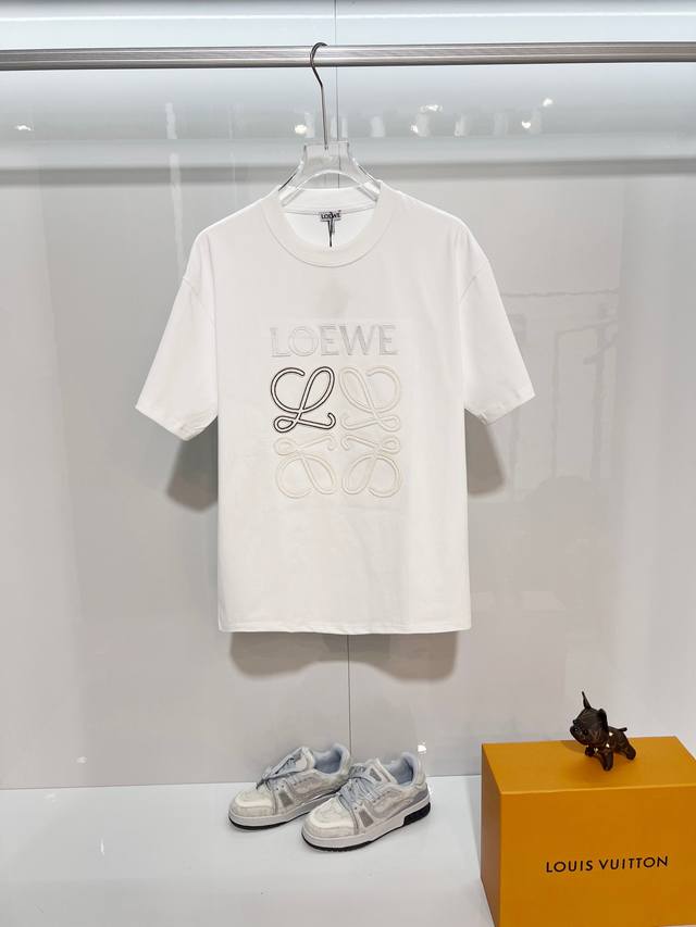 Loewe 罗意威 2026新款 重工颗粒刺绣字母logo 男女同款 短袖t恤 定制320克重100％双纱纯棉面料 定染32支双股螺纹 领标吊牌主唛三标齐全颜色