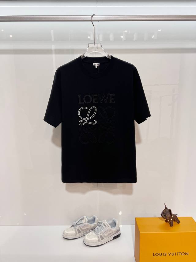 Loewe 罗意威 2026新款 重工颗粒刺绣字母logo 男女同款 短袖t恤 定制320克重100％双纱纯棉面料 定染32支双股螺纹 领标吊牌主唛三标齐全颜色