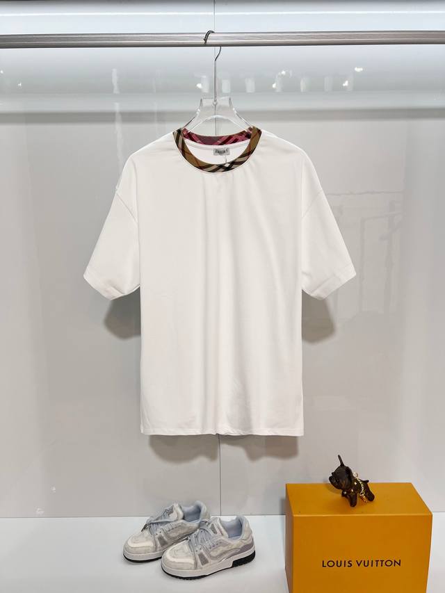 Burberry 巴宝莉 Bbr 2026新款 格纹螺纹领拼接 简约纯色 男女同款 短袖t恤 定制320克重100％双纱纯棉面料 定染32支双股螺纹 领标吊牌主
