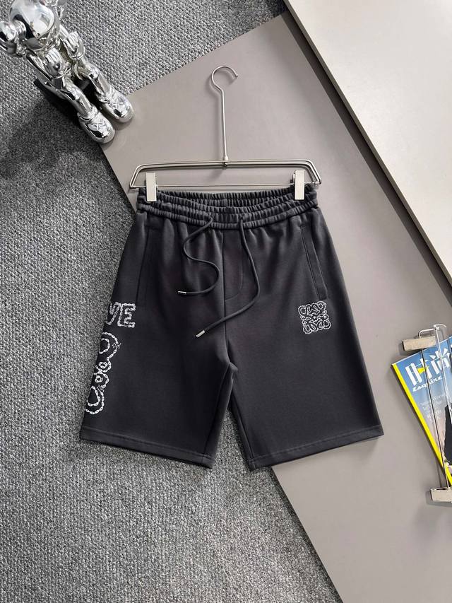 套装款！Loewe 罗意威 2025新款 轻奢主义 锁链刺绣logo 男女日常通勤穿搭必备 休闲短裤 定制毛圈面料 进口机刺绣工艺 腰标吊牌洗水唛三标齐全颜色：