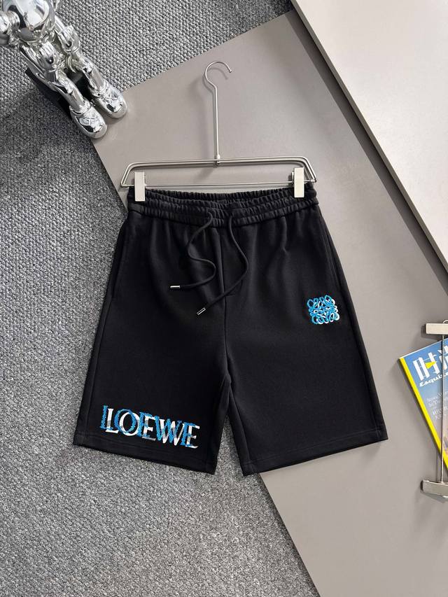 Loewe 罗意威 2025新款 轻奢主义 高密度重叠刺绣logo 后开袋 男女日常通勤 穿搭必备 休闲短裤 定制毛圈面料 进口机刺绣工艺 腰标吊牌洗水唛三标齐