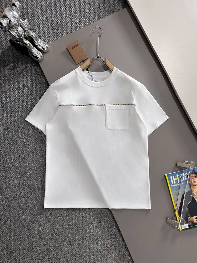 Burberry 巴宝莉 2025新款 经典格纹描边拼接 后背重工十字绣战马logo 男女同款 短袖t恤 定制260克100％双纱纯棉面料 定染32支双股螺纹