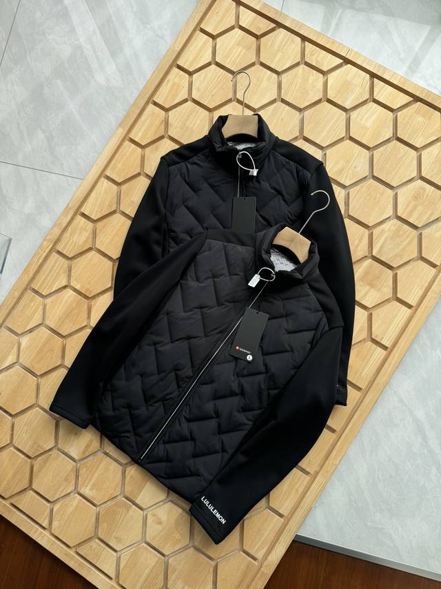 露露lululemon 男款 轻薄款立领运动户外羽绒服品质真的没得挑，看品相就知道，无论是做工还是版型市场上可以说没有几个款可以跟这款相比的代加工原厂出的货，走