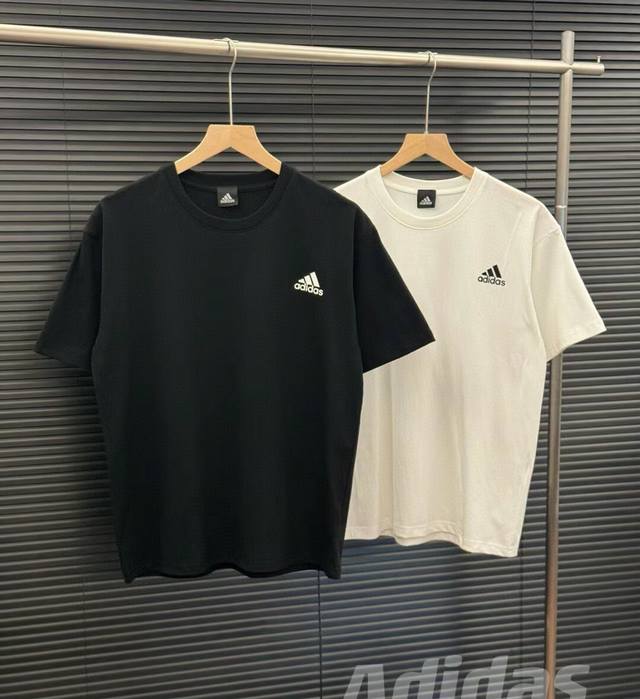 上新50阿迪达斯短袖t恤阿迪开年最新款登录：潮人必备款，情侣款百搭廓形短袖t恤一款极致个性，新潮，并且充满重工感的高规格单品，完美驾驭高街驾驭时尚，演绎酷炫时髦