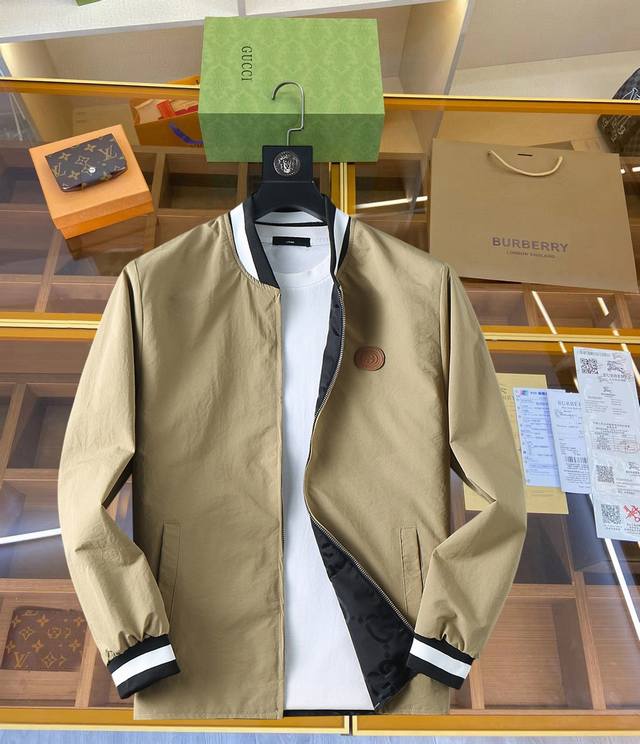 古奇 双面穿，2026开春新款男士夹克外套，原单三标齐全高端版本！专柜定制面料 透气舒适度高，细节无可挑剔，品牌元素设计理念，专业代购级体现高品质。手感细腻柔软
