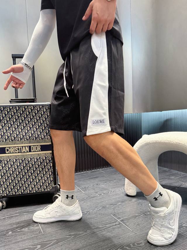 罗意威 三标齐全 2026夏季新款男士休闲短裤，高级定制面料透气面料 透气弹力舒适度极高，细节无可挑剔，顶级辅料配备，原版logo设计理念，手感细腻柔软！上身版