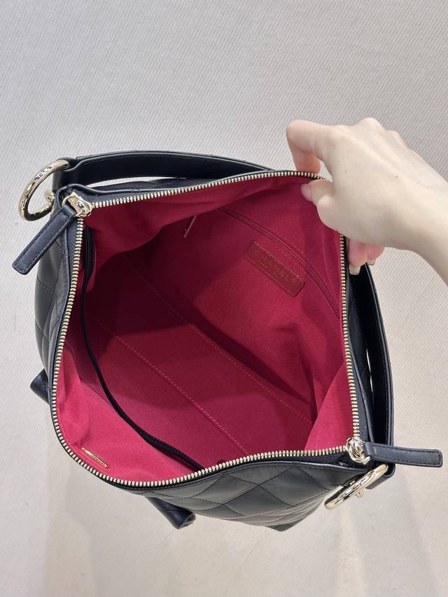 is the quality shown in the picture. It's a 23B large small bag, made of origina is the quality shown in the picture. It's a 23B large small bag, made of origina