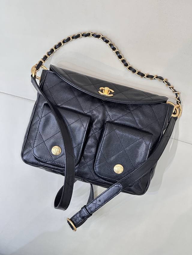 对图品质 嬉皮hobo邮差多口袋 小号 、原厂皮 5385 姐妹们快看这个香奶奶家这个新款25p Hobo包简直是把优雅和酷飒焊死了！想要高级感又不爱走寻常路的