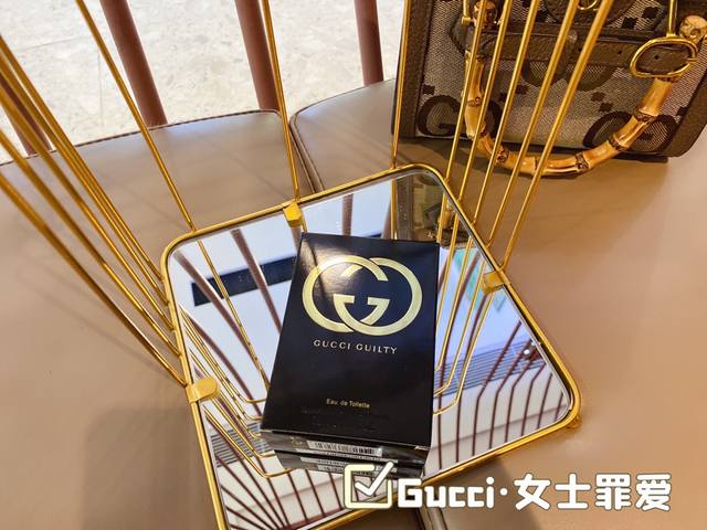 原单品质gucciguilty Eau 女士淡香水95Ml[害羞r]这款经典的“罪爱”，真心是我的“最爱”。[飞吻r]瓶身是24K半透明黄金装饰而成，[哇r]就