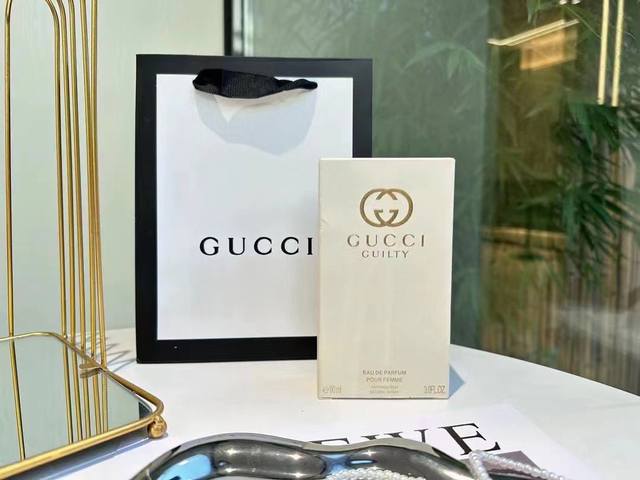 原单品质撩到直接封神gucci罪爱香水美国官网寄回gucci它的香气太让人上头了闻起来会有中记忆里很熟悉的味道，让人香气多年以前的夏天，洗完澡后身上那种清新的味