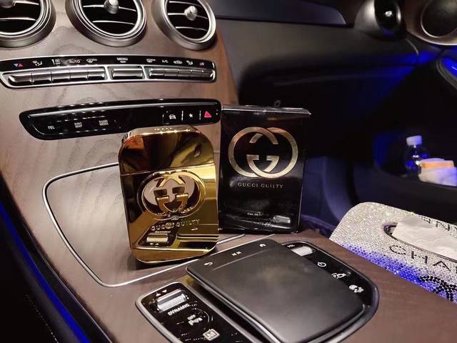 原单品质gucciguilty Eau 女士淡香水95Ml[害羞r]这款经典的“罪爱”，真心是我的“最爱”。[飞吻r]瓶身是24K半透明黄金装饰而成，[哇r]就