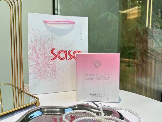 原单品质versace范思哲粉钻别一听少女香就怕太嫩从18到30都可以轻松驾驭这款范思哲晶钻 甜而不腻像赫本一样优雅范儿十足迷人高贵又纯又欲女孩和女人的完美结合