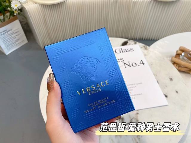 原单品质versace范思哲爱神男士 Ml如果说香水是男生的第二张名片，它则是你表达自我的一部分，代表着你的个性和态度。范思哲eros是我最喜欢的香水之一！颇有