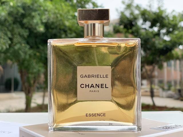 原单品质chanel香奈儿 嘉伯丽尔女士香水gabrielle Ml ，香调：花香调为主，是由依兰依兰、茉莉花、橙花和晚香玉结合而成。最高版本chanel香奈儿