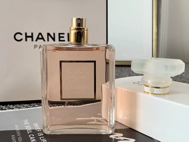 原单品质chanel 正品香奈儿可可摩登coco小姐，前调：柑橘、佛手柑、葡萄柚。中调：荔枝、意大利茉莉玫瑰。后调：印度广藿香、海地香根草、白色香。规格 Ml1