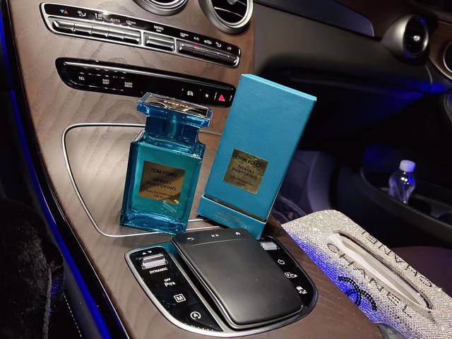 原单品质tom Ford橙花油 Ml 干净的味道tf 橙花油neroli portofino 是我第一支空瓶的香水！记得当时是看到一段测评： Tf橙花油，是皂香