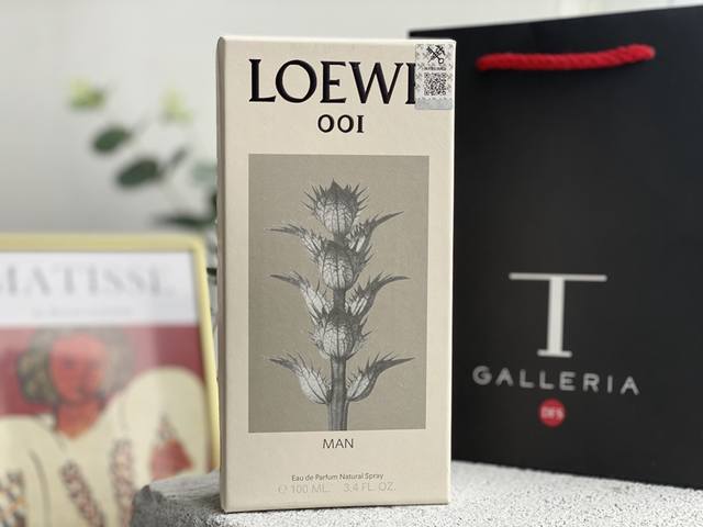 原单品质loewe事后清晨男香man 缠绵之后 破晓之时_木质的瓶盖+罗意威家的经典logo让这瓶香水衬得上小众高奢，很喜欢这种性冷淡风瓶身，和好闻的木质香调.