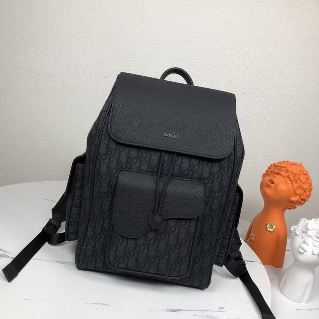 市场最高版本，欢迎对比 Saddle背包黑灰色和黑色dior Oblique提花，黑色颗粒小牛皮产品编号:1Adba161Yks_H27E鸟双肩包，对鸟群设计进