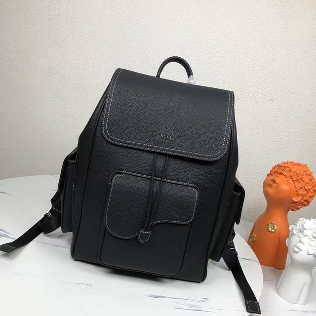 市场最高版本，欢迎对比 Dior Essentialssaddle 背囊黑色颗粒小牛皮编号: 1Adba161Ykk_H00Nsaddle 背囊为 Saddle