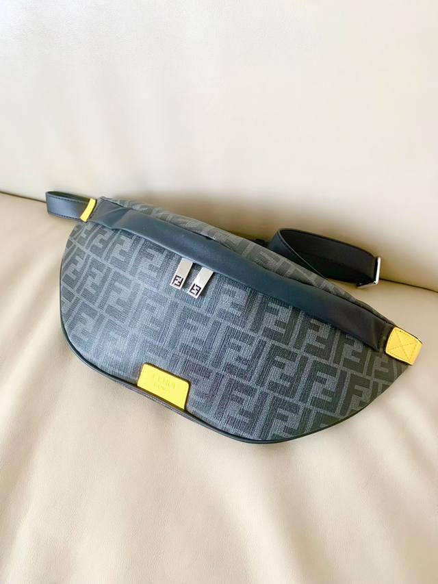 芬迪黑色f End1 老花双f时髦腰包这一季双f 属于另类潮,一点都不显老,虽然都是男款,但是我觉得女生完全可以驾驭,也可以和男朋友一起用今年真的是每个牌子都出 芬迪黑色f End1 老花双f时髦腰包这一季双f 属于另类潮,一点都不显老,虽然都是男款,但是我觉得女生完全可以驾驭,也可以和男朋友一起用今年真的是每个牌子都出