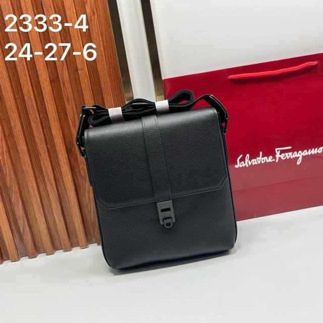 Ferragamo 2333-4 菲拉格慕专柜流行款，高端大气，时尚有品味，最新顶级专用头层牛皮，手感好厚度足，有内格，超级实用，五金配件，绝对上品尺寸：24-