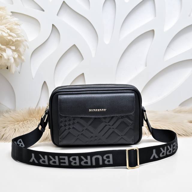 Burberry - The latest men's crossbody bag from Burberry is made of imported calf