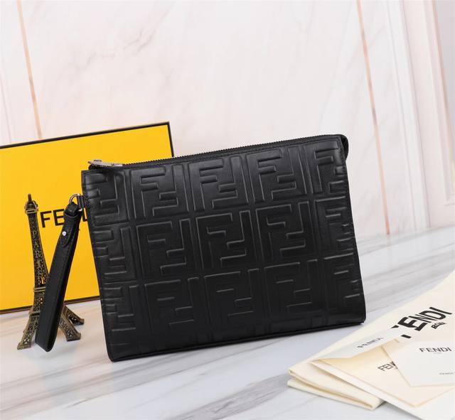 原单芯片版 。品牌: Fendi 芬迪款式: 钢印男士男包货号: 368568颜色: 黑色材质: 头层进口纳帕牛皮尺寸: 27205Fendi 升级版小怪兽男士 原单芯片版 。品牌: Fendi 芬迪款式: 钢印男士男包货号: 368568颜色: 黑色材质: 头层进口纳帕牛皮尺寸: 27205Fendi 升级版小怪兽男士
