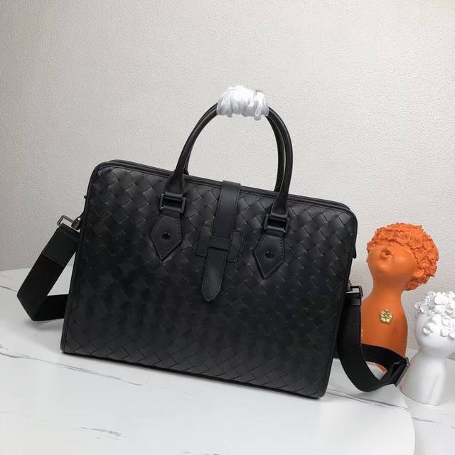 2026现货 Bottega Venet 男士顶级定制公文包无logo一样为世人皆知秉承着传统手工制作采用全皮包边打蜡进口牛皮无缝编织 枪色电泳配件 低调实用 2026现货 Bottega Venet 男士顶级定制公文包无logo一样为世人皆知秉承着传统手工制作采用全皮包边打蜡进口牛皮无缝编织 枪色电泳配件 低调实用