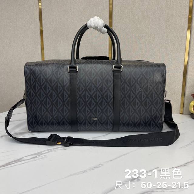 旅行包型号：233-1#黑d，顶级原单货专柜休闲时尚旅行包，高端大气，时尚有品味，原单专用高端防水pvc材质配头层牛皮，专柜标准布，超级实用，打上专柜logo五