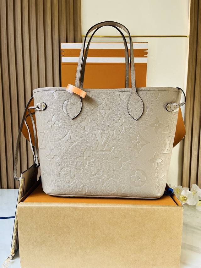 M45686 Grey Steel Neverfull Medium Shopping Bag! The redesigned interior feature