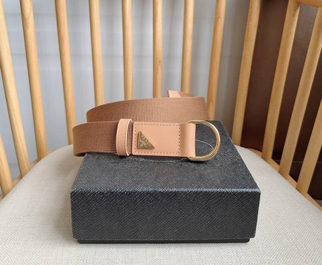 Prada's latest workwear-style cotton woven belt features a casual and practical