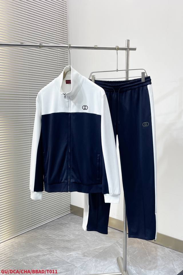 上衣p 短裤p250 长裤p290 T011 Gucci 26Ss新款平纹针织拉链夹克品牌元素巧妙融入廓形、面料与工艺，延续品牌传承底蕴，诠释当代美学。这款平纹