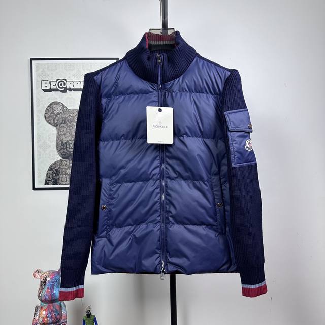 特价 款号：Y83区别市场版本mon*Cler 蒙口 25秋冬最新款设计时尚百搭舒适透气潮流羽绒拼接针织衫羽绒服外套！官网同步售！设计感与颜值爆棚的羽绒外套，品