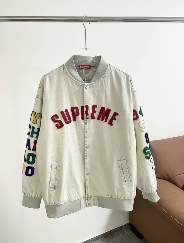 Supreme 重工水洗做旧植绒牛仔外套重工砂洗牛仔 做旧工艺整体上身效果宽松有型植绒部分选择大厂设计 细节处尽显奢华尺码:M-2Xl Supreme 重工水洗做旧植绒牛仔外套重工砂洗牛仔 做旧工艺整体上身效果宽松有型植绒部分选择大厂设计 细节处尽显奢华尺码:M-2Xl